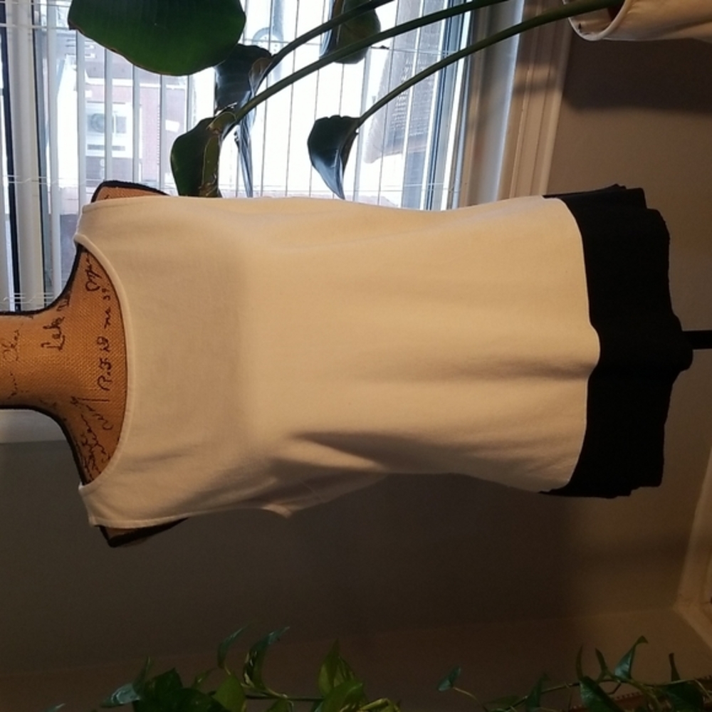St. John Vintage Cream/ Off White and Black Knit Sleeveless Sweater Size 14